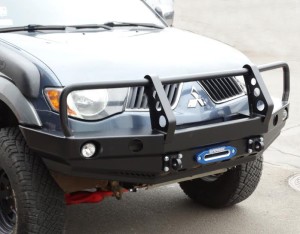 Zderzak Mitsubishi L200 05-10 przód z bull ZMBB