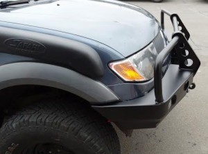 Zderzak Mitsubishi L200 10-15 przód z bull ZMCB