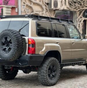 Zderzak Nissan Y61 GU4 tył z uchwytem koła MOT